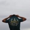 camiseta_izan_ontsa_desvistiendo