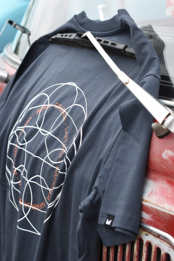 camiseta_zazpiak_bat_coche_2