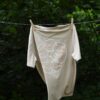 camiseta_zazpiak_bat_colgada_atras