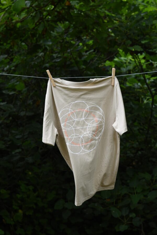 camiseta_zazpiak_bat_colgada_atras