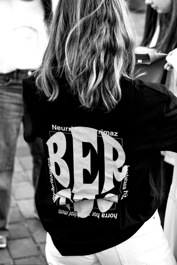 bertso-kamiseta-blanco-y-negro