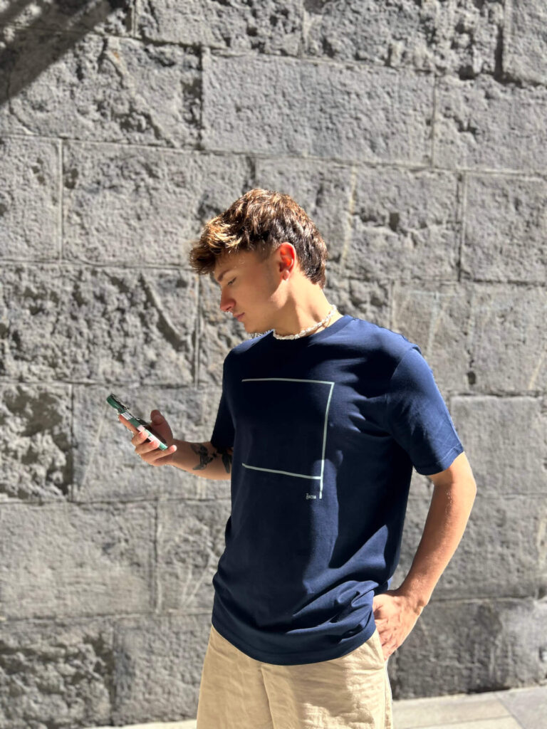 beotibar-kamiseta-andia-model-phone